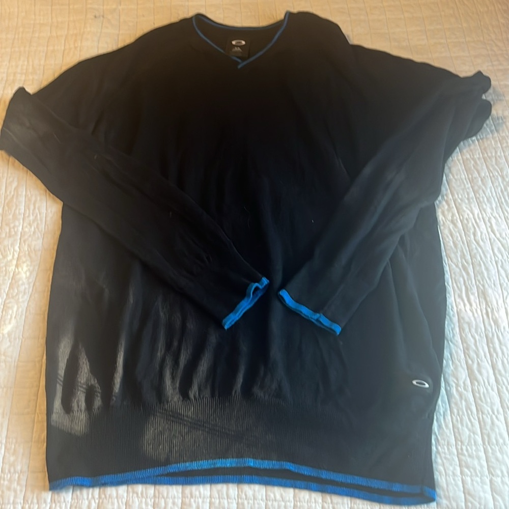 Oakley men's medium sweater , black with royal trim